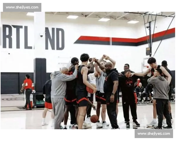 杨瀚森开拓者首日：拥抱阿夫迪亚，笑谈汉堡，16 号球衣开启新章