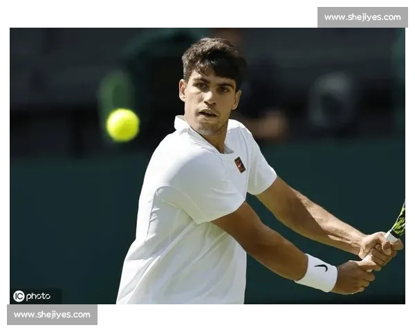 弗格尼尼温网谢幕战泪别网坛 阿尔卡拉斯暖心赠球衣圆爱子珍藏梦