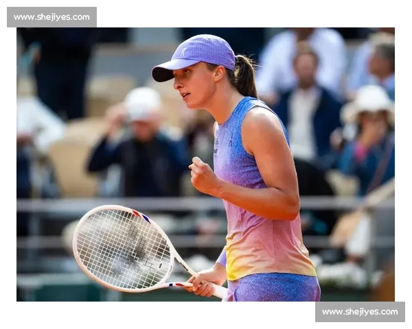 温网首日创 32.3℃历史高温！斯瓦泰克训练汗如雨下